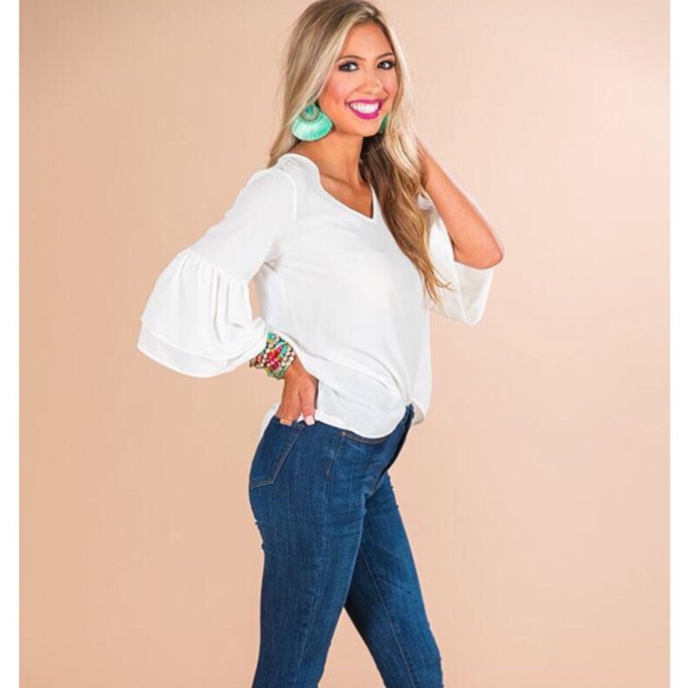 🎉HP 8/22🎉NEW SIZE S Impressions Bell Sleeve White Shift Top - Picture 3 of 5